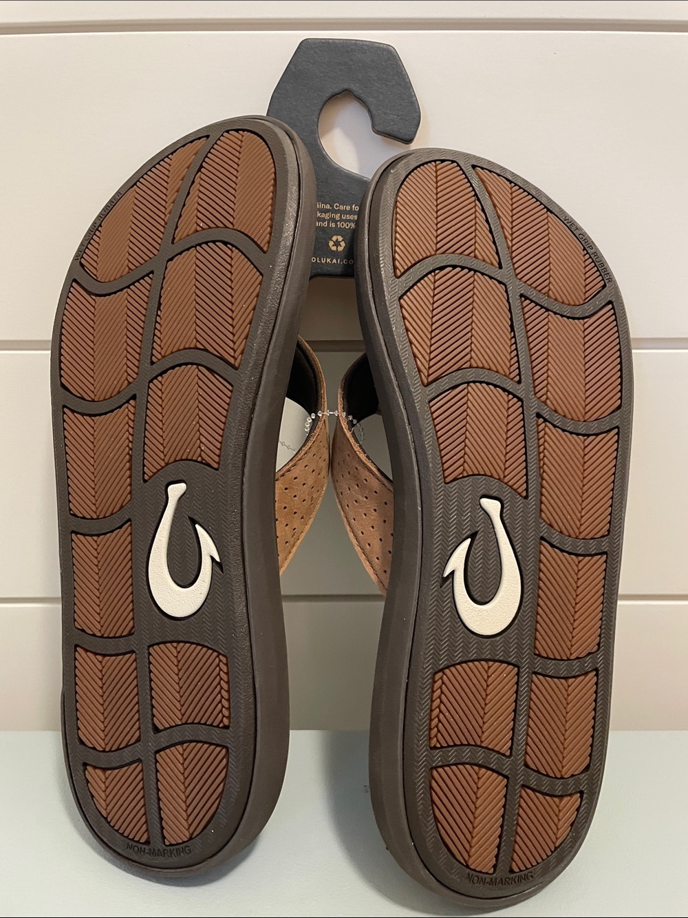 Olukai Men’s Waterproof Pili Flip Flop Sandal Sz 8 Tan Dark Java flipflop floats - Picture 3 of 6